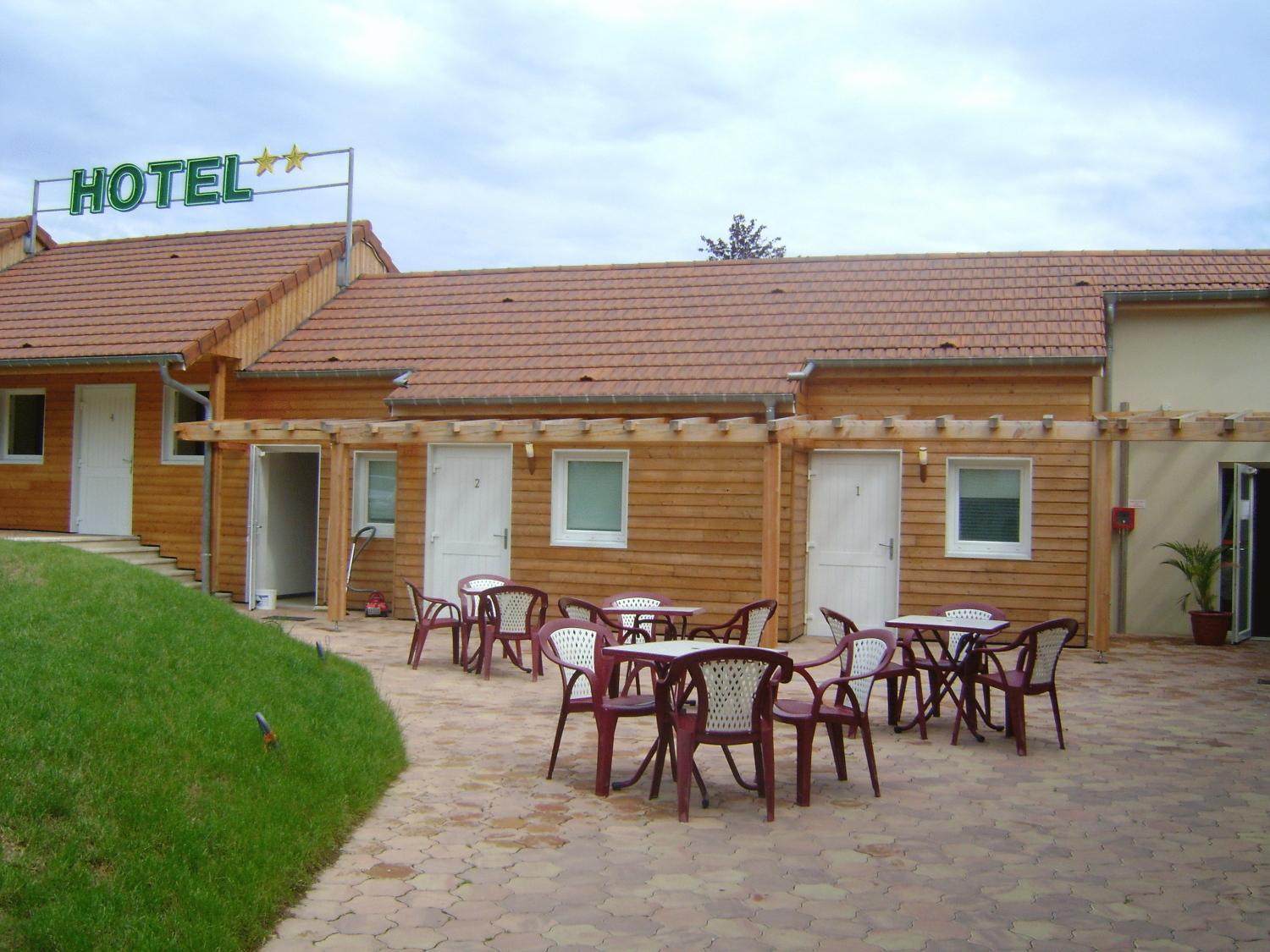 Hotel Le Richevaux Neufchâteau Екстериор снимка