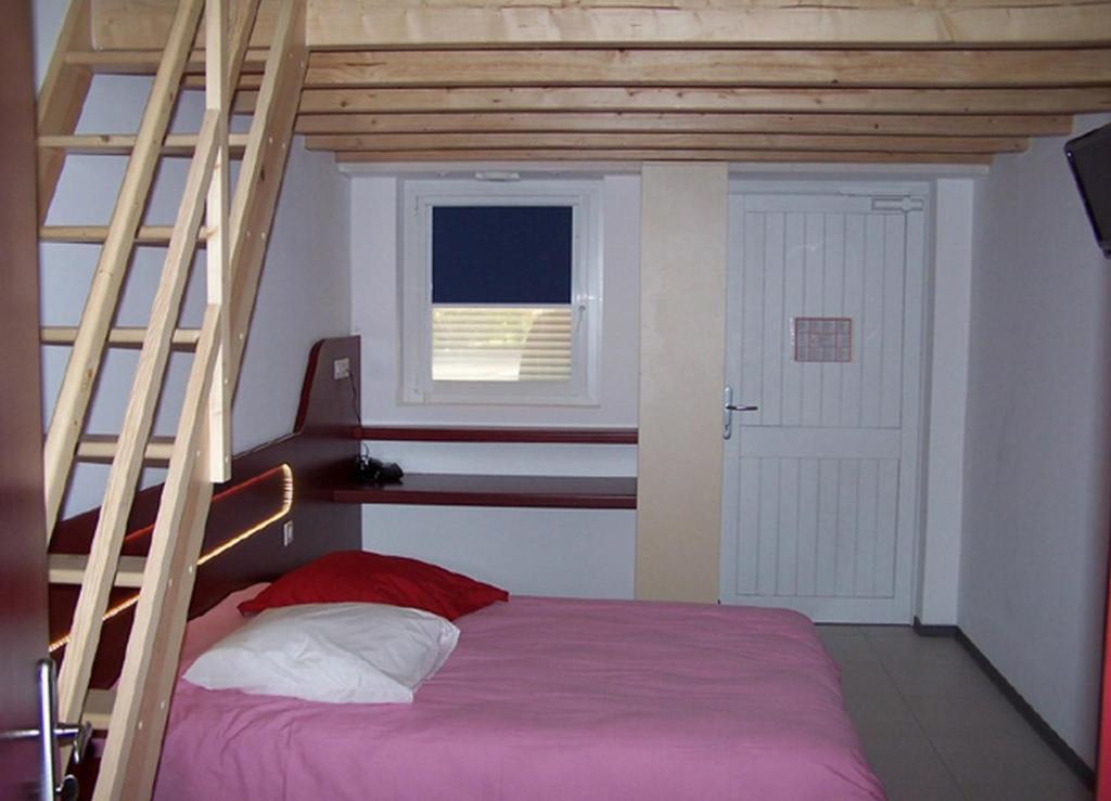 Hotel Le Richevaux Neufchâteau Екстериор снимка